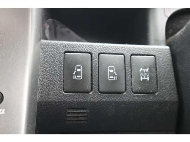 ヴォクシー2.0 ZS 煌II 4WD　スマートキー・ナビ・TV・バックカメラ・両側パワ-スライドドア・後期型 2000