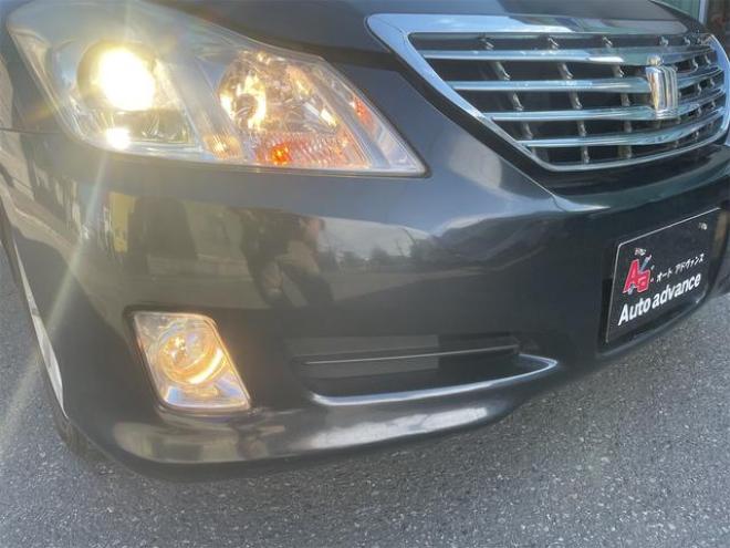 クラウンロイヤルサルーンｉ－Ｆｏｕｒ ４ＷＤ オートクルーズコントロール アルミホイール ＨＩＤ ＡＴ スマートキー 電動格納ミラー 盗難防止システム パワーシート 衝突安全ボディ ＡＢＳ ＥＳＣ エアコン パワーステアリング（北海道） 4WD 2500 4Dr