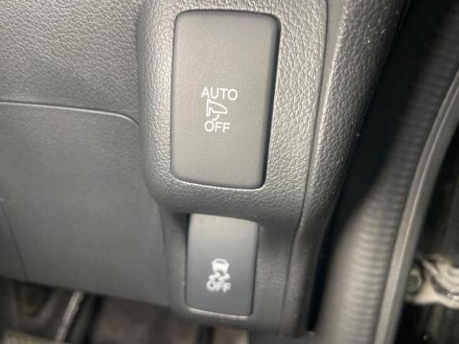 N-BOXカスタム Ｇ・ターボＬパッケージ ＦＦ車 前輪駆動 後期モデル ３か月３０００ＫＭ保証 両側電動スライドドア ターボ オートライト ＨＩＤ スマートキー アイドリングストップ ベンチシート ＣＶＴ 盗難防止システム ＡＢＳ ＥＳＣ（北海道） 2WD 660 5Dr