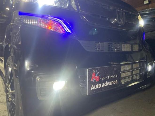 N-BOXカスタム Ｇ・ターボＬパッケージ ＦＦ車 前輪駆動 後期モデル ３か月３０００ＫＭ保証 両側電動スライドドア ターボ オートライト ＨＩＤ スマートキー アイドリングストップ ベンチシート ＣＶＴ 盗難防止システム ＡＢＳ ＥＳＣ（北海道） 2WD 660 5Dr