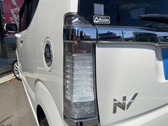 N-BOXスラッシュ X ターボパッケージ 4WD　1年保証/Bluetooth/純正8インチナビ・フルセグTV/バックカメラ/ステアリングヒーター/置くタイプ充電/ETC/エンスタ/前後ドラレコ/LEDフォグ/HIDライト/シートヒータ/キー2本/車検R10年3月/法定整備/修復歴無/禁煙車 660