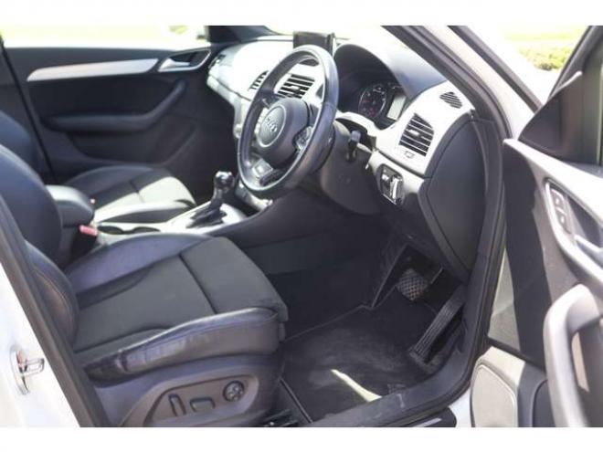 アウディQ3 2.0 TFSI クワトロ 211PS Sラインパッケージ 4WD　検R9/10　TV　バックモニター 正規輸入車 2000