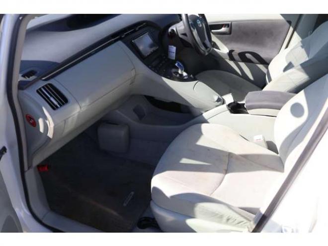 プリウス1.8 S　検二年　ワンオーナー　ETC　バックカメラ　フルセグ　自社　ローンカノウ 2WD 1800