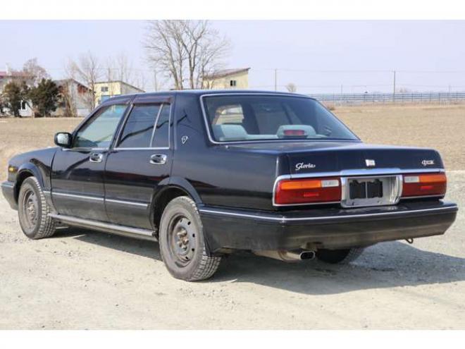 グロリアセダン 2.0 V20Eクラシック　検二年 2WD 2000