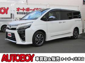 ヴォクシー　2.0 ZS 煌II 4WD　純正9インチナビ/フルセグTV/バックカメラ/ビルトインETC/フリップダウンモニター/衝突軽減ブレーキ/LEDヘッドライト・フォグ/スマートキー一体式エンジンスターター/クルーズコントロール/両側パワースライドドア 2000