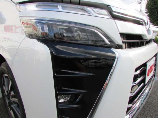 ヴォクシー2.0 ZS 煌II 4WD　純正9インチナビ/フルセグTV/バックカメラ/ビルトインETC/フリップダウンモニター/衝突軽減ブレーキ/LEDヘッドライト・フォグ/スマートキー一体式エンジンスターター/クルーズコントロール/両側パワースライドドア 2000