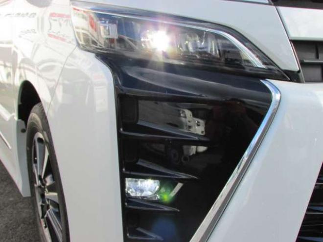 ヴォクシー2.0 ZS 煌II 4WD　純正9インチナビ/フルセグTV/バックカメラ/ビルトインETC/フリップダウンモニター/衝突軽減ブレーキ/LEDヘッドライト・フォグ/スマートキー一体式エンジンスターター/クルーズコントロール/両側パワースライドドア 2000