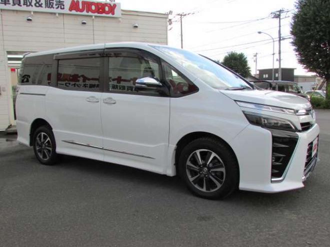 ヴォクシー2.0 ZS 煌II 4WD　純正9インチナビ/フルセグTV/バックカメラ/ビルトインETC/フリップダウンモニター/衝突軽減ブレーキ/LEDヘッドライト・フォグ/スマートキー一体式エンジンスターター/クルーズコントロール/両側パワースライドドア 2000