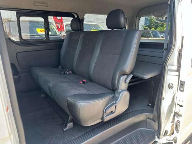 ハイエースバン2.7 スーパーGL ダークプライム ワイド ミドルルーフ ロングボディ 4WD　Pスタート スマートキー 両側スライドドア　LEDヘッドライト Fフォグ ハーフレザーシート 100V ベンチシート　ベッドキット リアクーラー ヒーター ステアリングスイッチ ディスプレイオーディオ　Bluetooth 2700