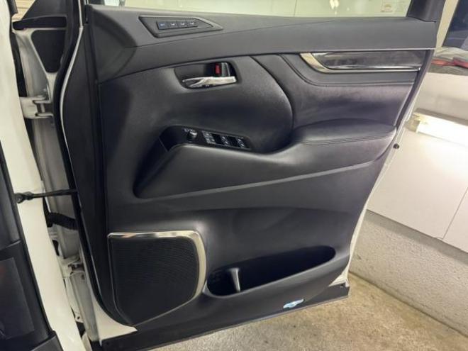 アルファード２．５Ｓ　Ｃパッケージ　本州仕入　寒冷地仕様　禁煙車　デジタルインナーミラー　純正リアフリップダウンモニター　トライブフォース２０インチＡＷ　トヨタセーフティセンス　レーダークルーズ　ブラインドスポット　車線逸脱警報　ＥＴＣ 4WD 2500 5Dr