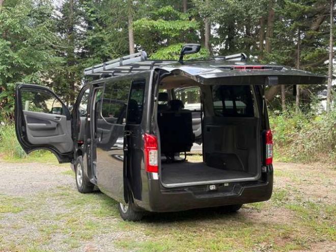 キャラバンNV350 2.5プレミアムGXクロムギアパッケージ バージョンブラック ロングディーゼルターボ4WD　プレミアムGX　クロムギアパッケージ　バージョンブラック　ETC　バックカメラ　ナビ　TV　両側スライドドア　オートライト　電動格納ミラー　AT　ルーフキャリア　アルミホイール 2500