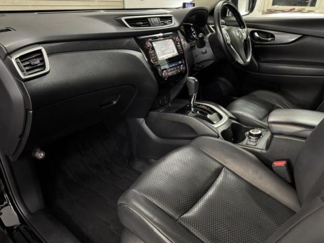 エクストレイル２０Ｘｔ　エマージェンシーブレーキＰＫＧ　本州仕入　禁煙車　寒冷地仕様　パノラミックガラスルーフ　パワーバックドア　全方位アラウンドビューモニター　純正１７インチＡＷ　純正ナビ　フルセグ地デジ　Ｂｌｕｅｔｏｏｔｈ対応　純正ルーフレール　ＥＴＣ 4WD 2000 5Dr