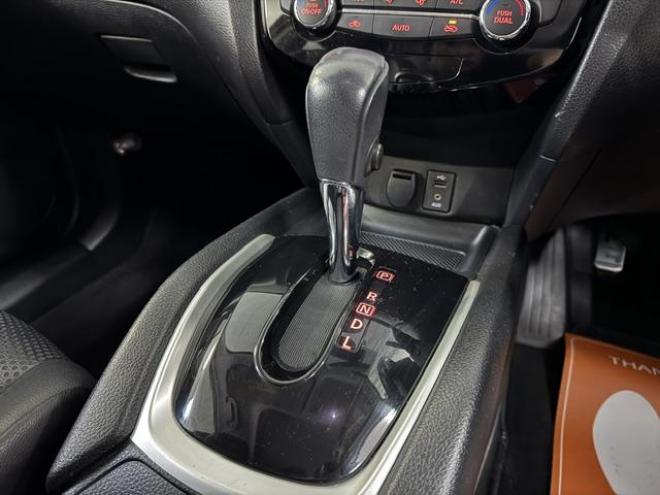 エクストレイル２０Ｘｔ　エマージェンシーブレーキＰＫＧ　本州仕入　禁煙車　寒冷地仕様　パノラミックガラスルーフ　パワーバックドア　全方位アラウンドビューモニター　純正１７インチＡＷ　純正ナビ　フルセグ地デジ　Ｂｌｕｅｔｏｏｔｈ対応　純正ルーフレール　ＥＴＣ 4WD 2000 5Dr