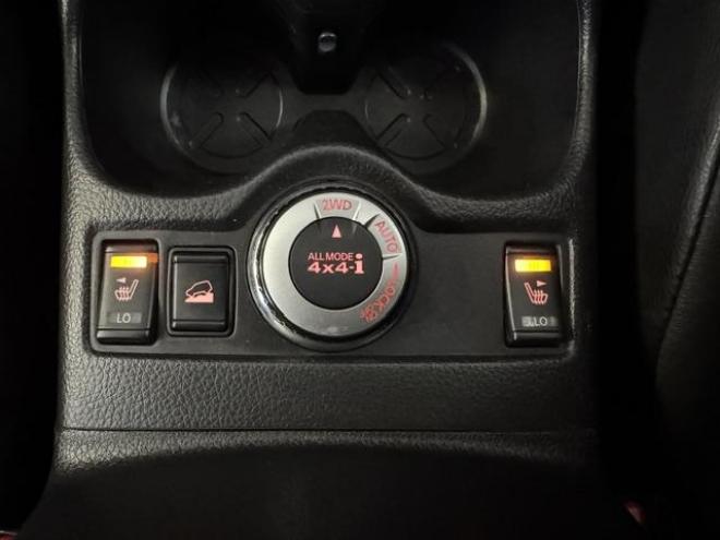 エクストレイル２０Ｘｔ　エマージェンシーブレーキＰＫＧ　本州仕入　禁煙車　寒冷地仕様　パノラミックガラスルーフ　パワーバックドア　全方位アラウンドビューモニター　純正１７インチＡＷ　純正ナビ　フルセグ地デジ　Ｂｌｕｅｔｏｏｔｈ対応　純正ルーフレール　ＥＴＣ 4WD 2000 5Dr