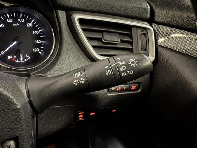 エクストレイル２０Ｘｔ　エマージェンシーブレーキＰＫＧ　本州仕入　禁煙車　寒冷地仕様　パノラミックガラスルーフ　パワーバックドア　全方位アラウンドビューモニター　純正１７インチＡＷ　純正ナビ　フルセグ地デジ　Ｂｌｕｅｔｏｏｔｈ対応　純正ルーフレール　ＥＴＣ 4WD 2000 5Dr