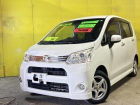 ムーヴ　（特別価格車）カスタムXリミテッド 4WD 660 5Dr