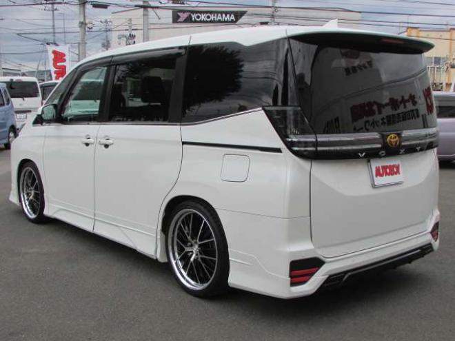 ヴォクシー2.0 S-Z 4WD　GRエアロ/WORK20インチアルミホイール/RSR車高調/純正ナビ/フルセグTV/バックカメラ/両側パワースライドドア/レーダークルーズコントロール/純正フリップダウンモニター/ビルトインETC 2000