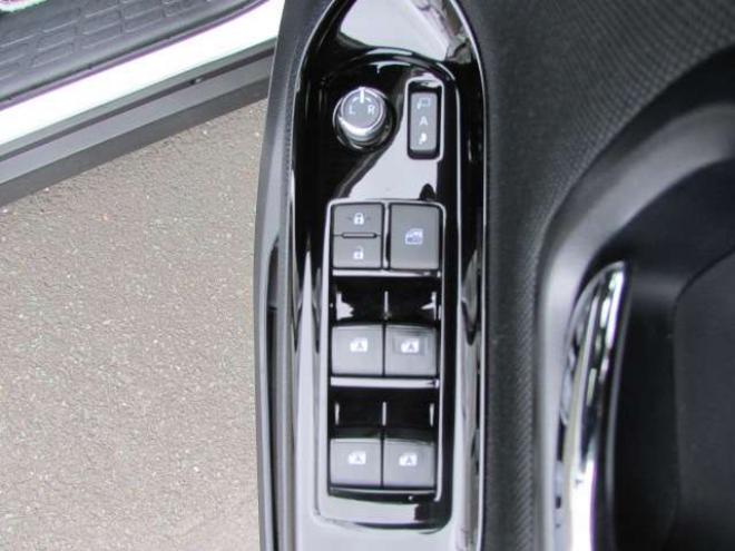 ヴォクシー2.0 ZS 煌II 4WD　純正9インチナビ/フルセグTV/バックカメラ/ビルトインETC/フリップダウンモニター/衝突軽減ブレーキ/LEDヘッドライト・フォグ/スマートキー一体式エンジンスターター/クルーズコントロール/両側パワースライドドア 2000