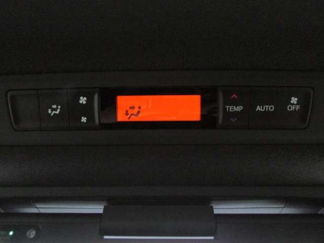 ヴォクシー2.0 ZS 煌II 4WD　純正9インチナビ/フルセグTV/バックカメラ/ビルトインETC/フリップダウンモニター/衝突軽減ブレーキ/LEDヘッドライト・フォグ/スマートキー一体式エンジンスターター/クルーズコントロール/両側パワースライドドア 2000