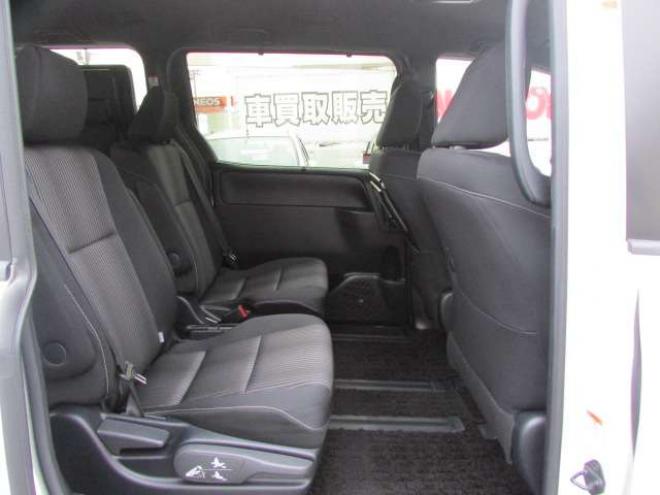 ヴォクシー2.0 ZS 煌II 4WD　純正9インチナビ/フルセグTV/バックカメラ/ビルトインETC/フリップダウンモニター/衝突軽減ブレーキ/LEDヘッドライト・フォグ/スマートキー一体式エンジンスターター/クルーズコントロール/両側パワースライドドア 2000