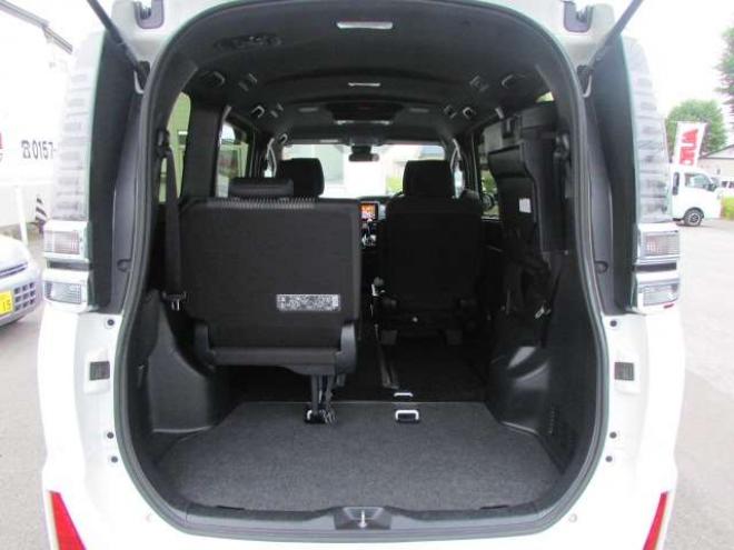 ヴォクシー2.0 ZS 煌II 4WD　純正9インチナビ/フルセグTV/バックカメラ/ビルトインETC/フリップダウンモニター/衝突軽減ブレーキ/LEDヘッドライト・フォグ/スマートキー一体式エンジンスターター/クルーズコントロール/両側パワースライドドア 2000