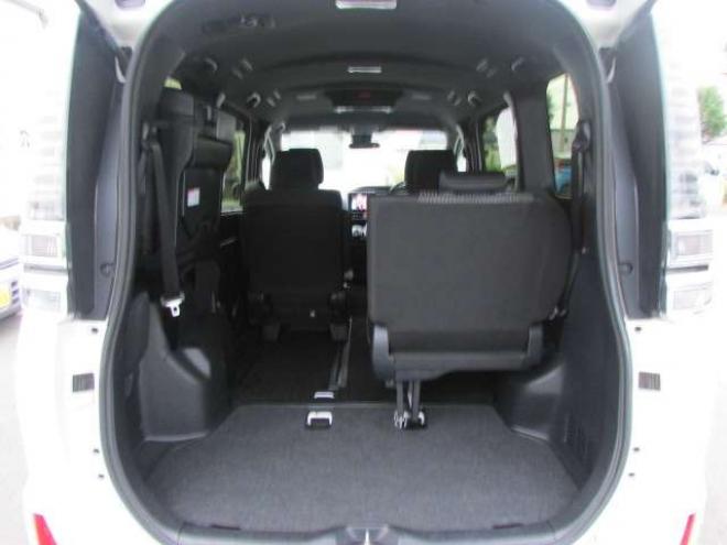ヴォクシー2.0 ZS 煌II 4WD　純正9インチナビ/フルセグTV/バックカメラ/ビルトインETC/フリップダウンモニター/衝突軽減ブレーキ/LEDヘッドライト・フォグ/スマートキー一体式エンジンスターター/クルーズコントロール/両側パワースライドドア 2000