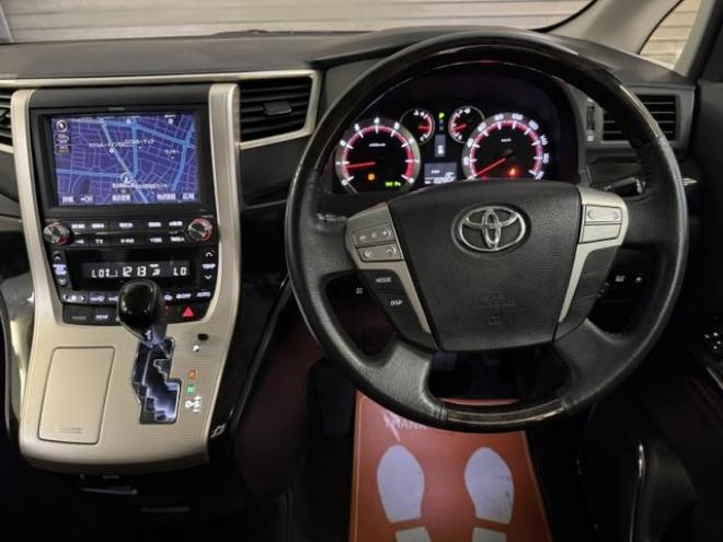 ヴェルファイア３．５Ｚ　ゴールデンアイズⅡ　本州仕入　禁煙車　リアエンターテイメント　プレミアムサウンド　純正リアフリップダウンモニター　全方位カメラ　純正ブラックハーフレザーシート　純正１８インチＡＷ　両側パワースライドドア　パワーバックドア 4WD 3500 5Dr