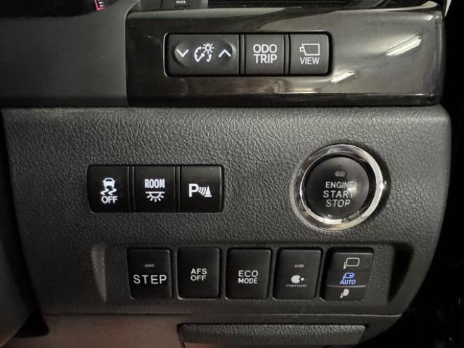 ヴェルファイア３．５Ｚ　ゴールデンアイズⅡ　本州仕入　禁煙車　リアエンターテイメント　プレミアムサウンド　純正リアフリップダウンモニター　全方位カメラ　純正ブラックハーフレザーシート　純正１８インチＡＷ　両側パワースライドドア　パワーバックドア 4WD 3500 5Dr