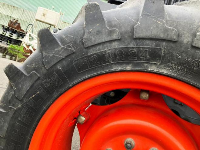 トラクタークボタ　中古　M100