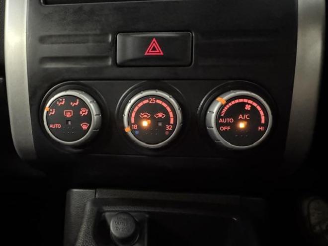 エクストレイル２０Ｘｔｔ　寒冷地仕様　禁煙車　純正ルーフレール　純正ナビ　フルセグ地デジ　ＤＶＤ再生　バックカメラ　エンジンスターター　ドライブレコーダー　全席シートヒーター　ヒルディセントコントロール　クルーズコントロール 4WD 2000 5Dr