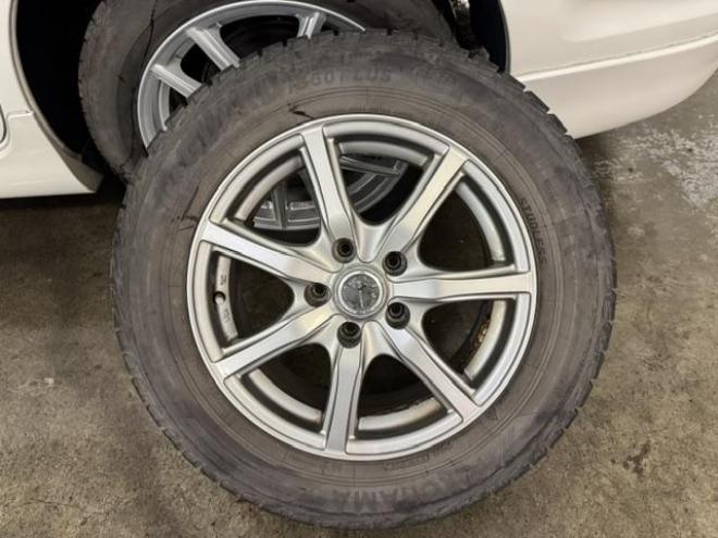 マークXジオ２４０エアリエル　本州仕入　禁煙車　ストラーダナビ　フルセグ地デジ　ＤＶＤ再生　バックカメラ　フロント＆リアスポイラー　社外１７インチＡＷ　社外１６ＡＷ＋スタッドレスタイヤ付　ＨＩＤヘッドライト　横滑り防止装置　ＥＴＣ 4WD 2400 5Dr
