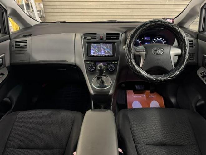 マークXジオ２４０エアリエル　本州仕入　禁煙車　ストラーダナビ　フルセグ地デジ　ＤＶＤ再生　バックカメラ　フロント＆リアスポイラー　社外１７インチＡＷ　社外１６ＡＷ＋スタッドレスタイヤ付　ＨＩＤヘッドライト　横滑り防止装置　ＥＴＣ 4WD 2400 5Dr