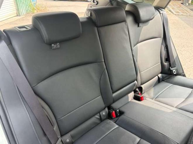 レガシィアウトバック 2.5 4WD　アイサイト　エンジンスターター　ETC　ナビTV　記録簿　革シート　パワステ　パワーウィンドウ　キーレスエントリー　　クルコン　アルミホイール　横滑り防止装置　盗難防止装置　レーンキープアシスト 2500
