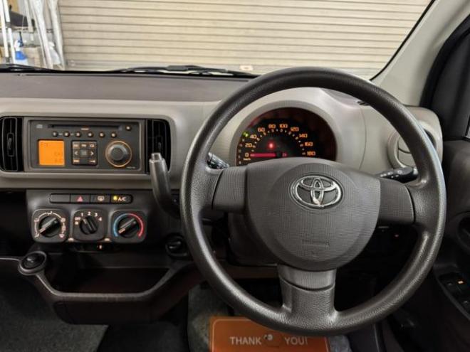 パッソ１．０Ｘ　禁煙車　寒冷地仕様　ベンチシート　エンジンスターター　社外１３インチＡＷ　社外１３ＡＷ＋スタッドレスタイヤ付　フロントガラス熱線　キーレスキー　純正ドアバイザー　タイミングチェーン車　電動格納ミラー 4WD 1000 5Dr