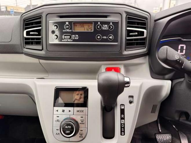 ピクシスエポックG SAIII 4WD　スマートキー・プッシュスタート・電動格納ミラー・純正オーディオ・CD・AUX・シートヒーター(両)・オートエアコン・オートハイビーム・コーナーセンサー・横滑り防止機能・アイドリングストップ・衝突軽減 660