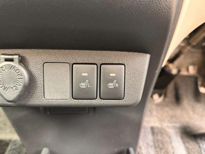 ピクシスエポックG SAIII 4WD　スマートキー・プッシュスタート・電動格納ミラー・純正オーディオ・CD・AUX・シートヒーター(両)・オートエアコン・オートハイビーム・コーナーセンサー・横滑り防止機能・アイドリングストップ・衝突軽減 660