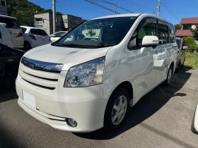 ノア　X 4WD 2000 5Dr