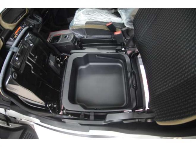 ハスラーハイブリッド G 4WD　届出済未使用車ハイブリッド4WDセーフティサポート搭載アイドリングストップパーキングセンサー横滑り防止装置ハイビームアシストLEDライトアダプティブクルーズコントロール 660