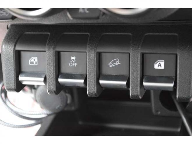 ジムニーXC 4WD　ワンオーナー車セーフティサポート搭載4WDターボ社外ディスプレイオーディオバックカメラLEDライトクルーズコントロールデュアルセンサーブレーキサポート誤発信抑制機能ドライブレコーダー前後 660
