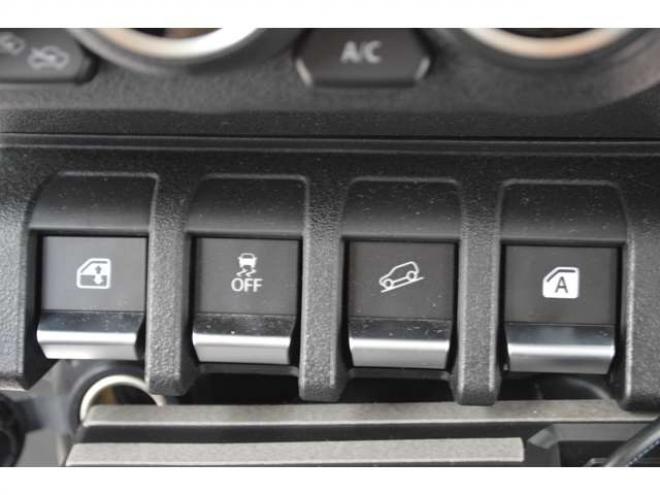 ジムニーXC 4WD　ワンオーナー車4WDターボセーフティサポート搭載アイドリングストップ横滑り防止装置クルーズコントロールハイビームアシストLEDライト8インチナビTVバックカメラETCシートヒーター 660