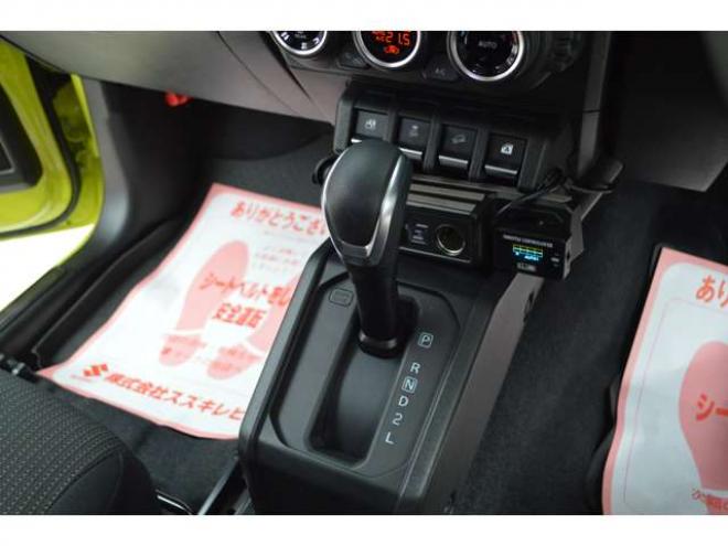 ジムニーXC 4WD　ワンオーナー車4WDターボセーフティサポート搭載アイドリングストップ横滑り防止装置クルーズコントロールハイビームアシストLEDライト8インチナビTVバックカメラETCシートヒーター 660