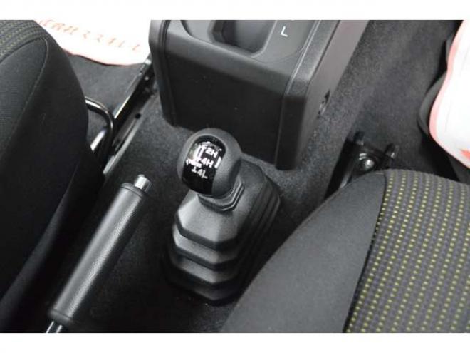 ジムニーXC 4WD　ワンオーナー車4WDターボセーフティサポート搭載アイドリングストップ横滑り防止装置クルーズコントロールハイビームアシストLEDライト8インチナビTVバックカメラETCシートヒーター 660