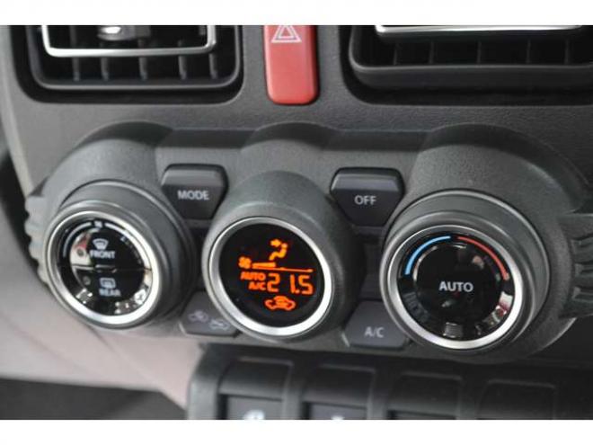 ジムニーXC 4WD　ワンオーナー車4WDターボセーフティサポート搭載アイドリングストップ横滑り防止装置クルーズコントロールハイビームアシストLEDライト8インチナビTVバックカメラETCシートヒーター 660