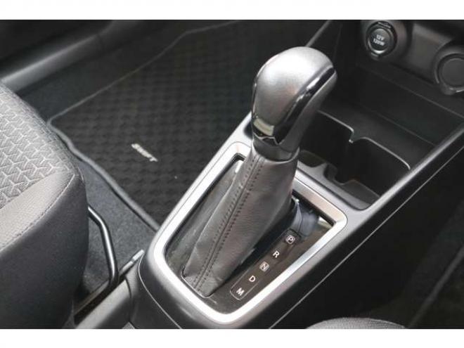 スイフト1.2 XL セーフティパッケージ装着車 4WD　CDプレイヤー　シートヒーター　パドルシフト　オートライト　アダプティブクルーズコントロール　車線逸脱警報 1200