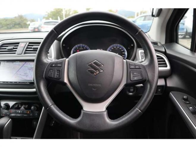 SX4S-CROSS 1.6 4WD　フルセグナビ　バックカメラ　HIDヘッドライト　シートヒーター　ヘッドライトウォッシャー　ETC　パドルシフト 1600