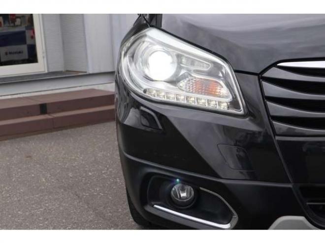 SX4S-CROSS 1.6 4WD　フルセグナビ　バックカメラ　HIDヘッドライト　シートヒーター　ヘッドライトウォッシャー　ETC　パドルシフト 1600