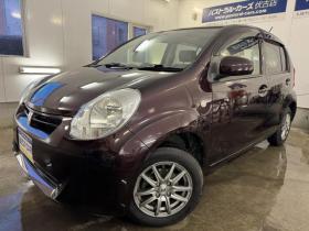 パッソ　１．０Ｘ　クツロギ　禁煙車　寒冷地仕様　ベンチシート　イクリプスナビ　地デジ　Ｂｌｕｅｔｏｏｔｈオーディオ　社外１４インチＡＷ　スタッドレスタイヤ付　フロントガラス熱線　スマートキー　純正ドアバイザー　ＥＴＣ 4WD 1000 5Dr