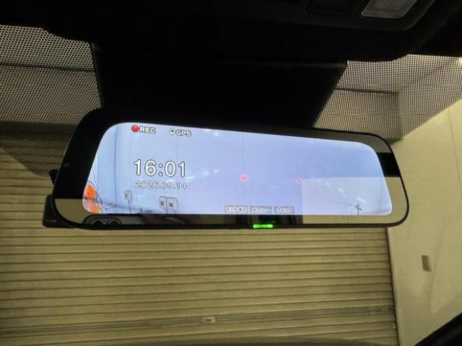 ヴォクシーＳ－Ｚ　ハイブリッド　ワンオーナー　寒冷地仕様　禁煙車　トヨタ保証継承付　衝突軽減ブレーキ　レーダークルーズ　純正ナビ　地デジ　Ｂｌｕｅｔｏｏｔｈ　バックカメラ　デジタルインナーミラー　前後ドライブレコーダー　ＥＴＣ 4WD 1800 5Dr