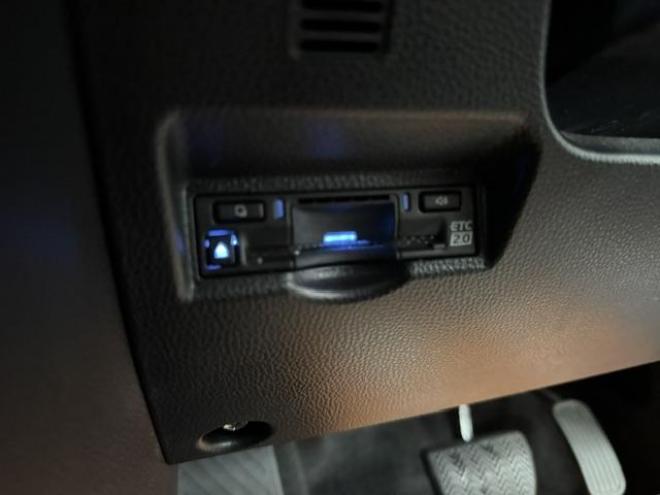 ヴォクシーＳ－Ｚ　ハイブリッド　ワンオーナー　寒冷地仕様　禁煙車　トヨタ保証継承付　衝突軽減ブレーキ　レーダークルーズ　純正ナビ　地デジ　Ｂｌｕｅｔｏｏｔｈ　バックカメラ　デジタルインナーミラー　前後ドライブレコーダー　ＥＴＣ 4WD 1800 5Dr