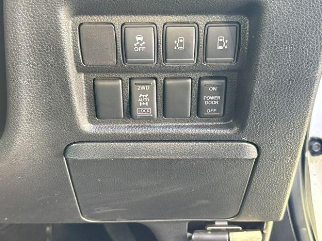 エルグランド2.5 250ハイウェイスター 4WD ローンが不安な方＜優遇ローン＞ 寒冷地仕様 純正ナビ　両側パワースライド 4WD 2500 5Dr